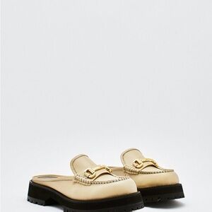 Nasty Gal Platform Loafer Mules Butter Cream Gold Chain – New in Box